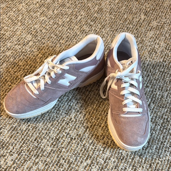 NEW BALANCE 550s - Picture 1 of 8